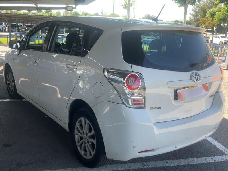 Toyota Verso 2.0 D-4D Active 2012 – снимка 6