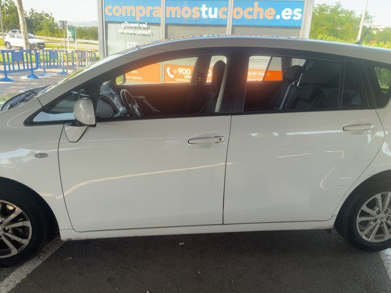 Toyota Verso 2.0 D-4D Active 2012 – снимка 4