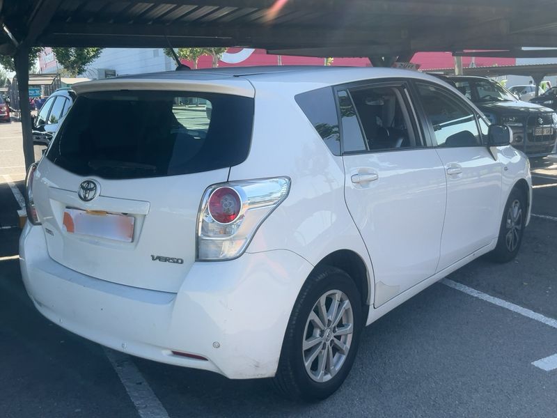 Toyota Verso 2.0 D-4D Active 2012 – снимка 8