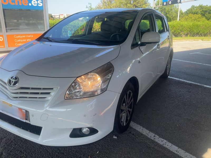 Toyota Verso 2.0 D-4D Active 2012 – снимка 2