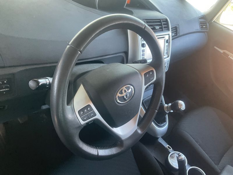 Toyota Verso 2.0 D-4D Active 2012 – снимка 31