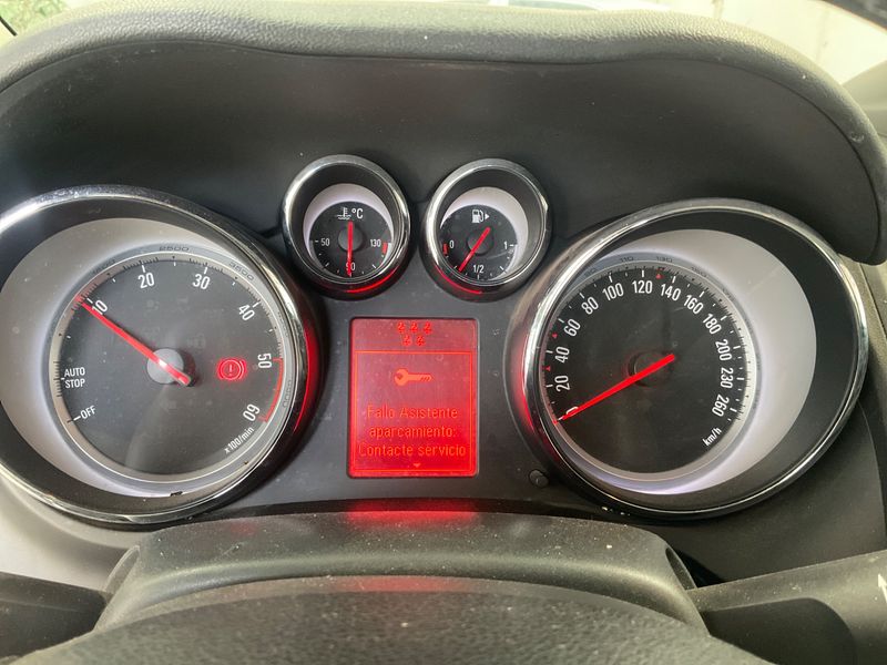 Opel Zafira Tourer 1.6 CDTI DPF Selective 2014 – снимка 4