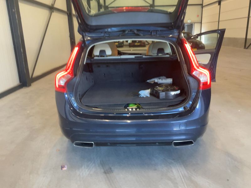 Volvo V60 2.4 D6 Plug-in Hybrid Summum AWD 2014 – снимка 15