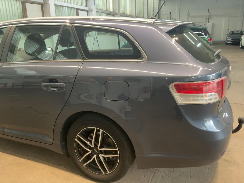 Toyota Avensis 1.8 Comfort 2011 – снимка 6
