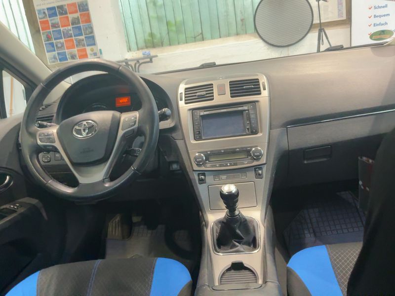 Toyota Avensis 1.8 Comfort 2011 – снимка 18