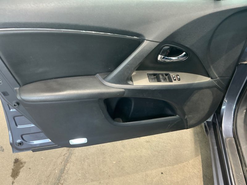 Toyota Avensis 1.8 Comfort 2011 – снимка 26