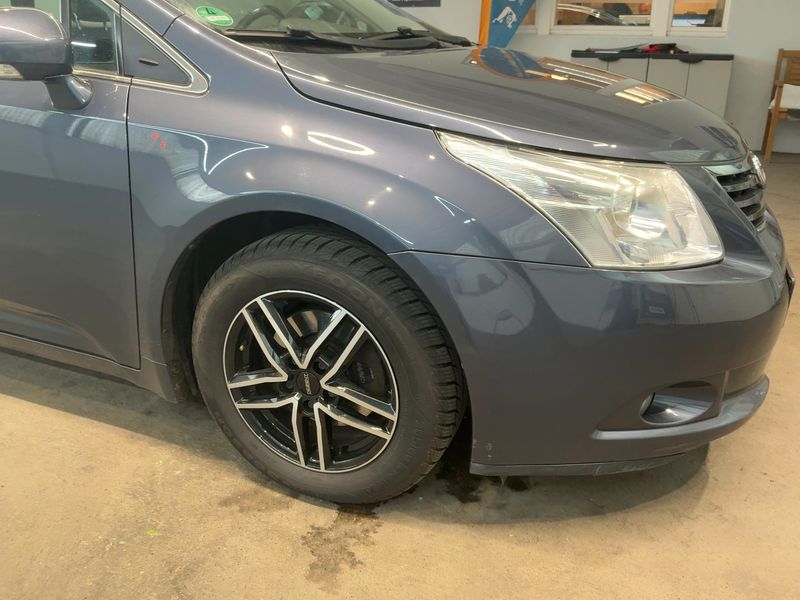 Toyota Avensis 1.8 Comfort 2011 – снимка 12