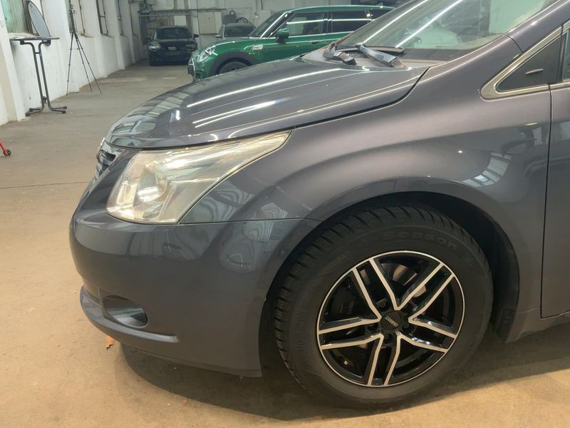 Toyota Avensis 1.8 Comfort 2011 – снимка 2