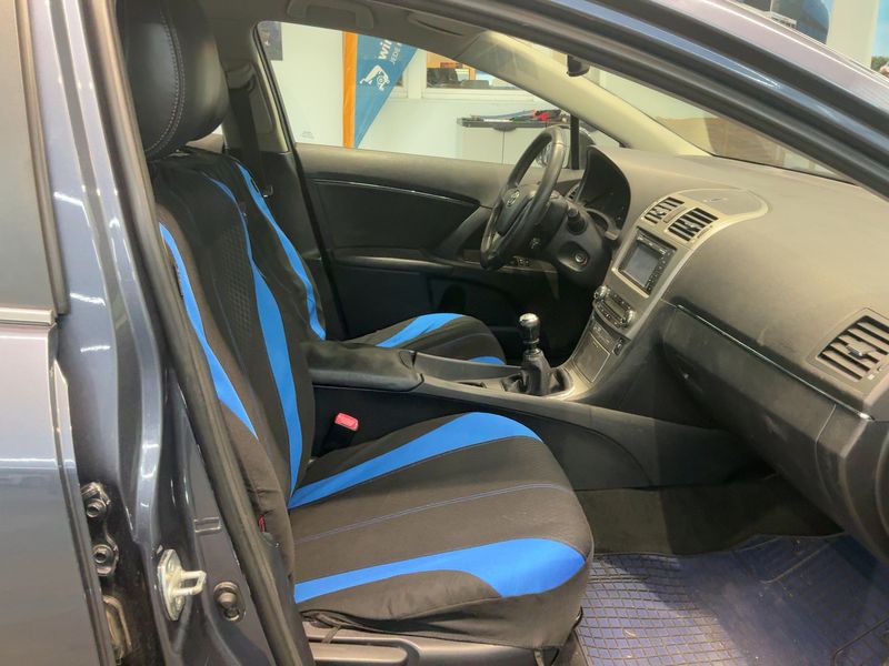 Toyota Avensis 1.8 Comfort 2011 – снимка 17