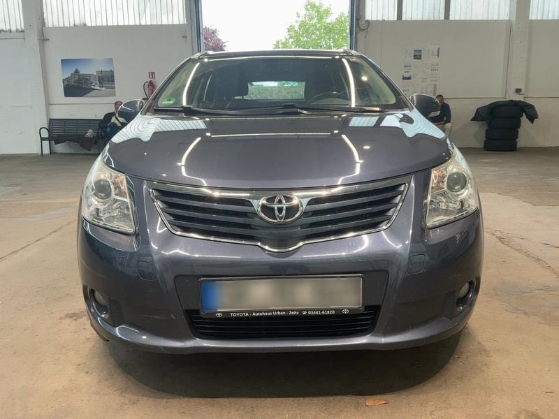 Toyota Avensis 1.8 Comfort 2011 – снимка 14
