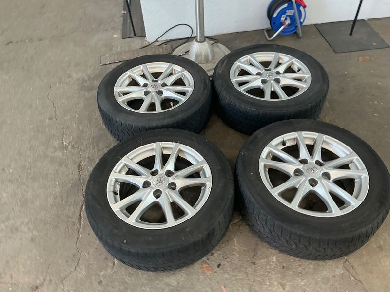 Toyota Avensis 1.8 Comfort 2011 – снимка 15