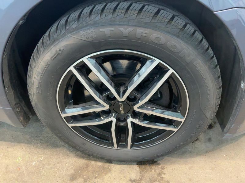 Toyota Avensis 1.8 Comfort 2011 – снимка 11