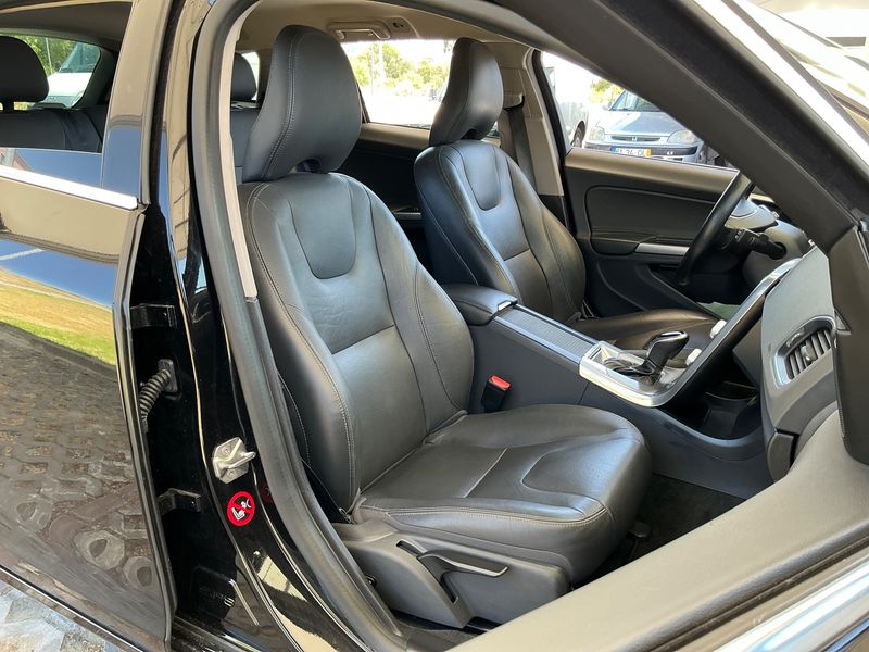 Volvo V60 2.4 D6 Plug-in Hybrid Summum AWD 2018 – снимка 16