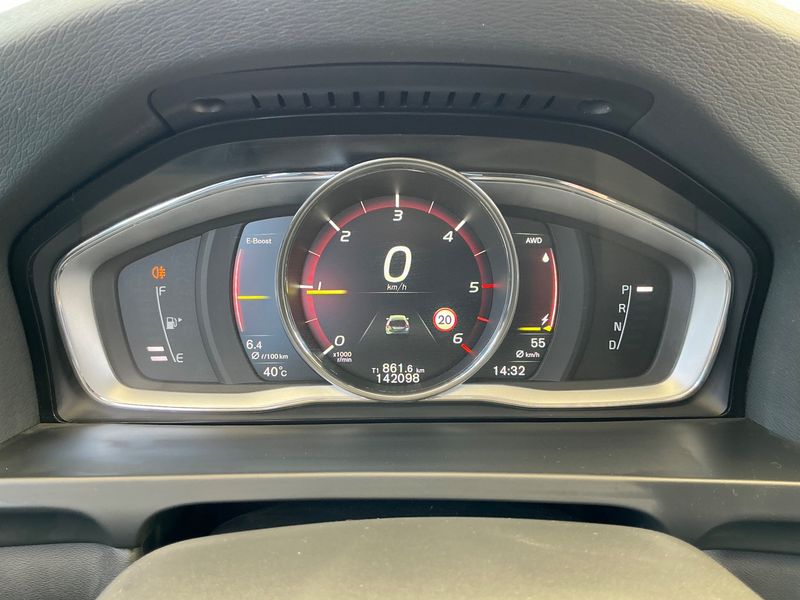 Volvo V60 2.4 D6 Plug-in Hybrid Summum AWD 2018 – снимка 18