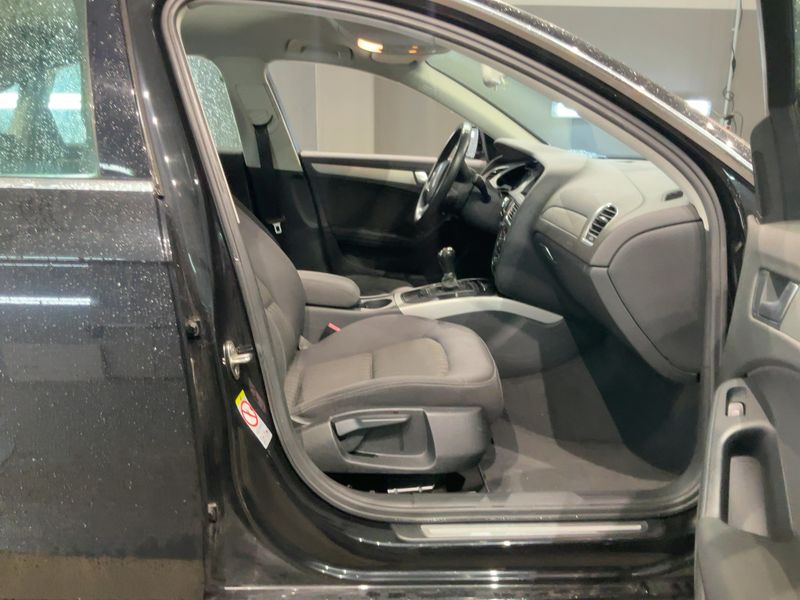 Audi A4 1.8 TFSI Ambiente 2011 – снимка 16