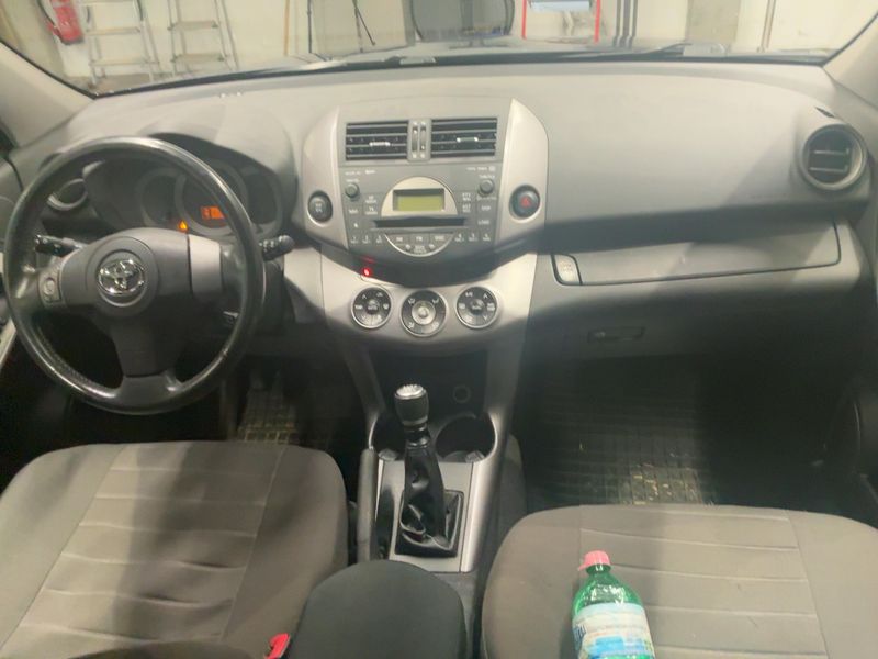 Toyota RAV 4 2.2 D-CAT Sol 2007 – снимка 12