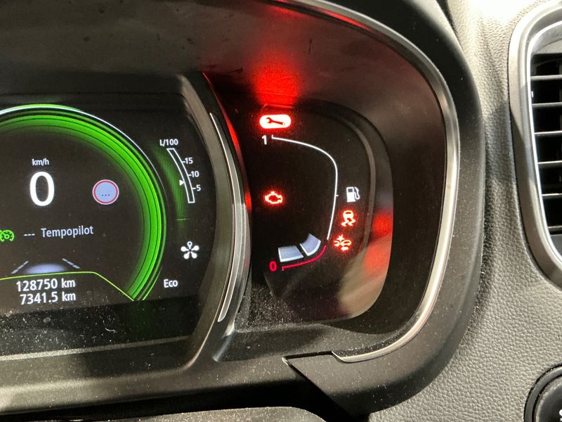 Renault Grand Scenic 1.2 TCe Energy BOSE Edition 2017 – снимка 23