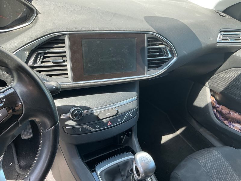 Peugeot 308 1.2 PureTech Allure Business 2017 – снимка 30