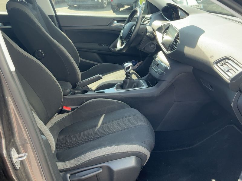 Peugeot 308 1.2 PureTech Allure Business 2017 – снимка 16