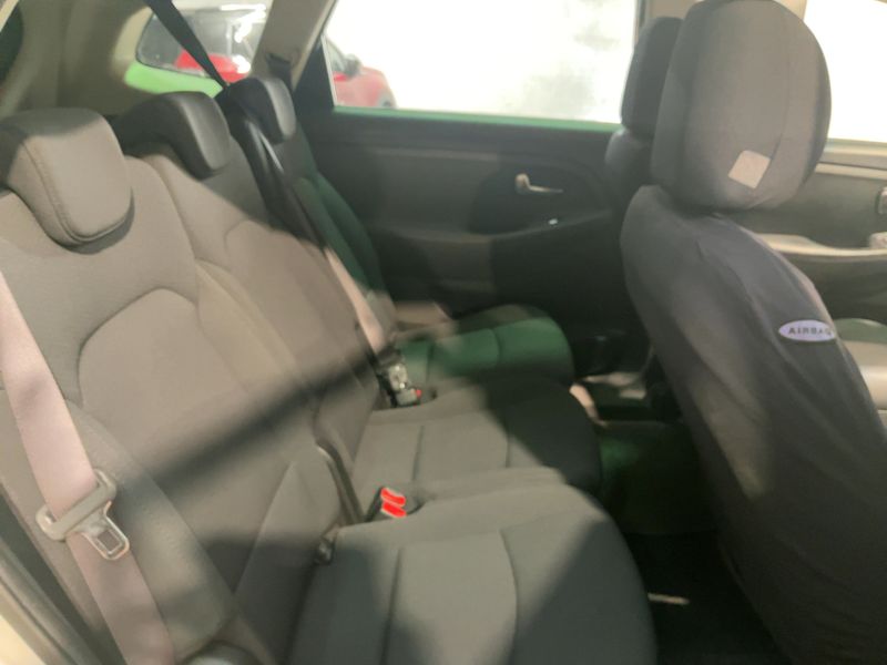 Kia Carens 1.7 CRDi Motion 2013 – снимка 19