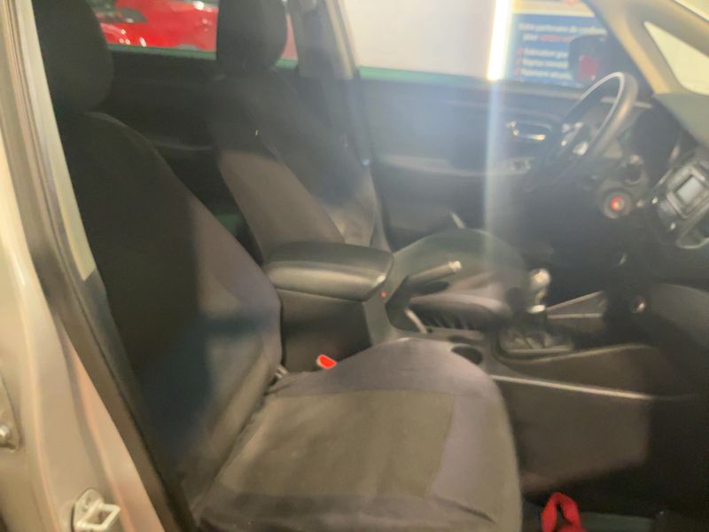 Kia Carens 1.7 CRDi Motion 2013 – снимка 16