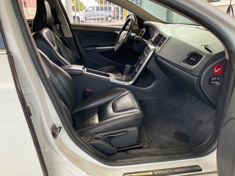 Volvo V60 2.4 D5 Momentum AWD 2010 – снимка 3