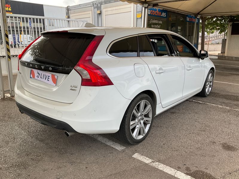 Volvo V60 2.4 D5 Momentum AWD 2010 – снимка 2