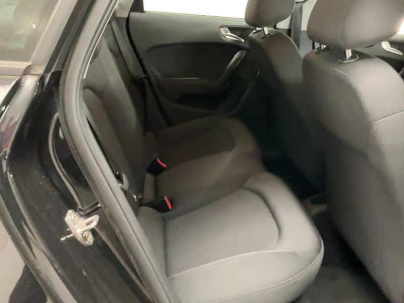 Audi A1 Sportback 1.6 TDI Attraction 2013 – снимка 19