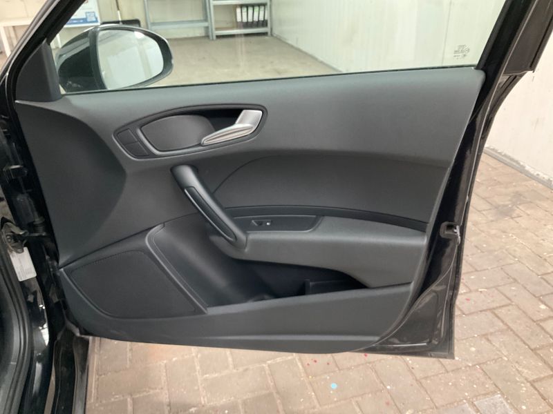 Audi A1 Sportback 1.6 TDI Attraction 2013 – снимка 34