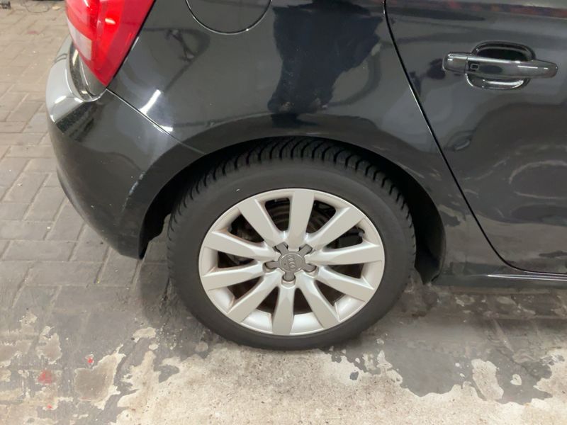 Audi A1 Sportback 1.6 TDI Attraction 2013 – снимка 9