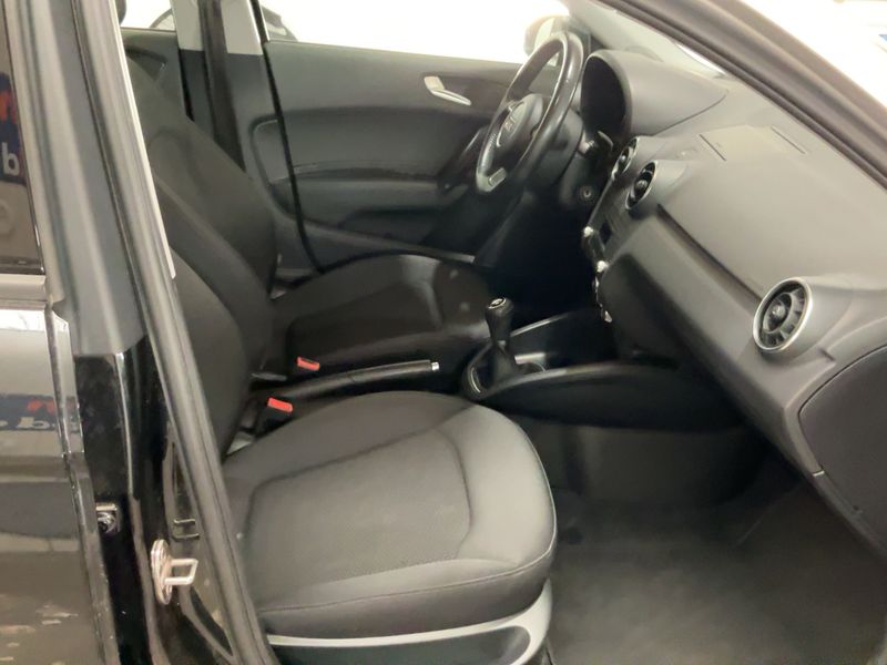 Audi A1 Sportback 1.6 TDI Attraction 2013 – снимка 16