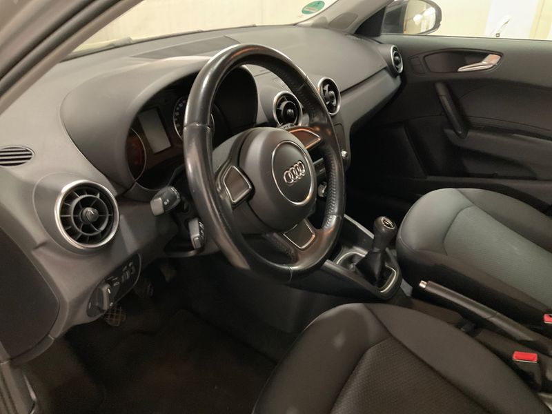 Audi A1 Sportback 1.6 TDI Attraction 2013 – снимка 39