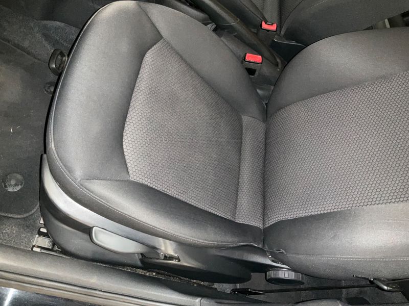 Audi A1 Sportback 1.6 TDI Attraction 2013 – снимка 46