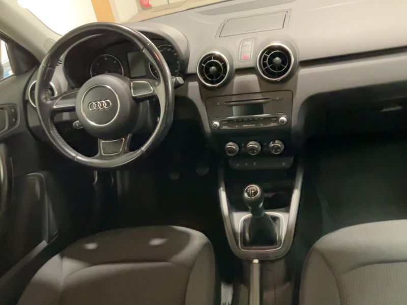 Audi A1 Sportback 1.6 TDI Attraction 2013 – снимка 17