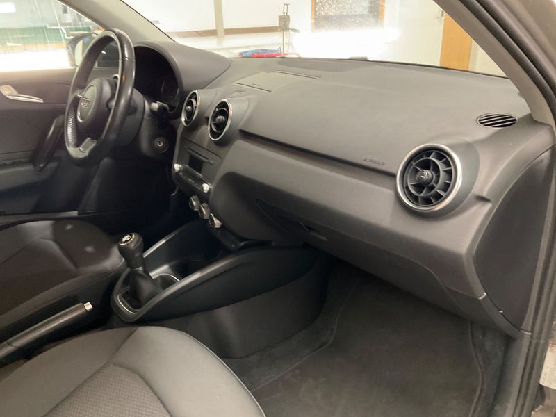 Audi A1 Sportback 1.6 TDI Attraction 2013 – снимка 44