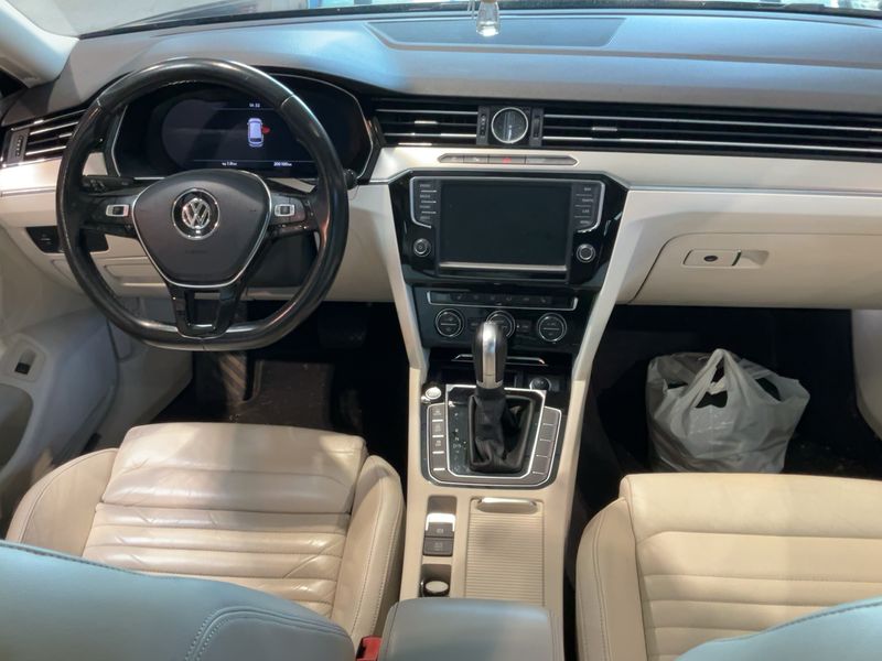 Volkswagen Passat 2.0 TDI Carat Edition 4Motion BlueMotion Tech 2015 – снимка 17