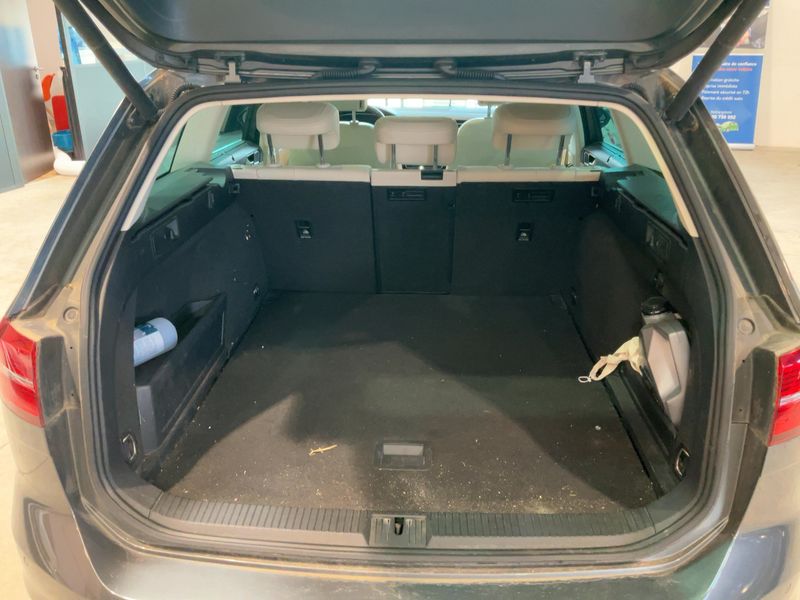 Volkswagen Passat 2.0 TDI Carat Edition 4Motion BlueMotion Tech 2015 – снимка 15