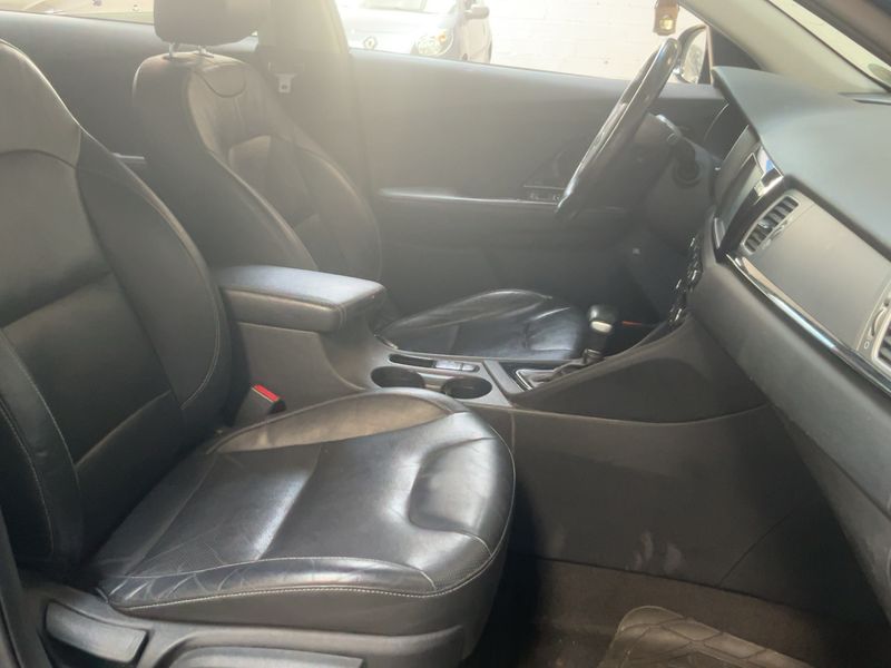 Kia Niro 1.6 Hybrid Premium 2017 – снимка 16