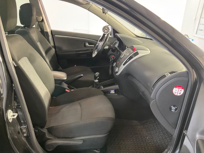 Kia cee'd 1.6 Spirit 2010 – снимка 3