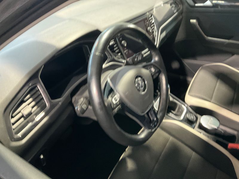 Volkswagen T-Roc 2.0 TDI Active 4Motion 2020 – снимка 23