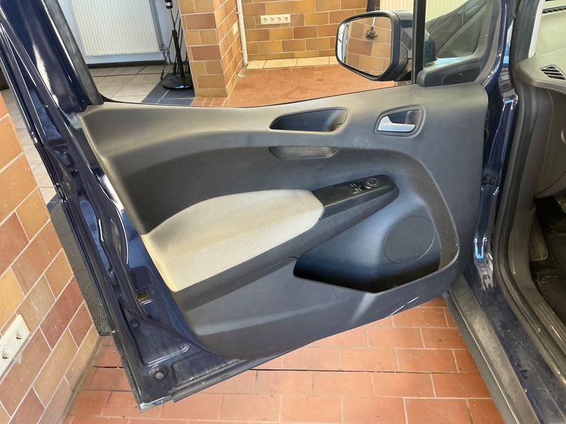 Ford Tourneo 1.5 TDCi Titanium 2017 – снимка 25