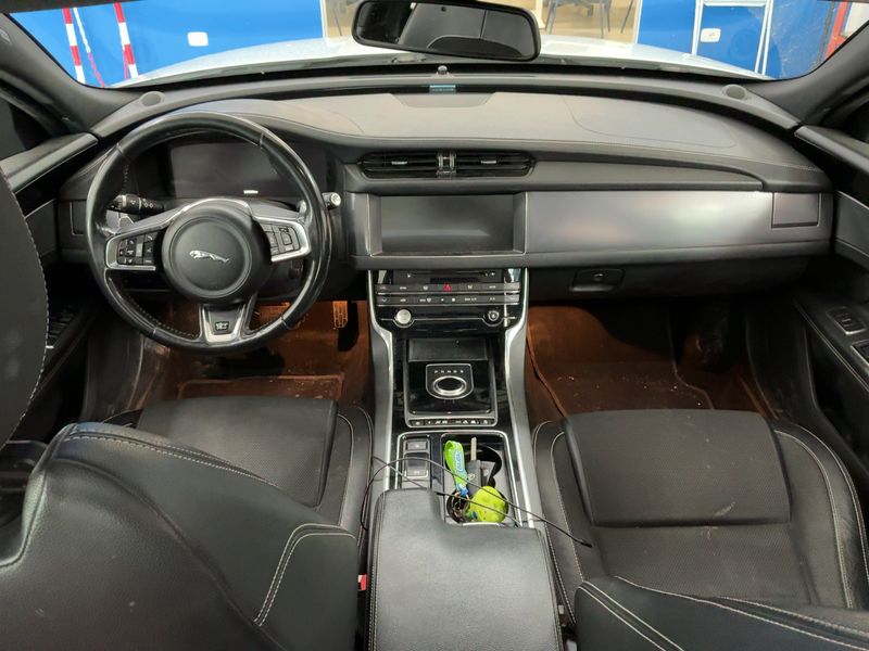 Jaguar XF 20d R-Sport AWD 2019 – снимка 17
