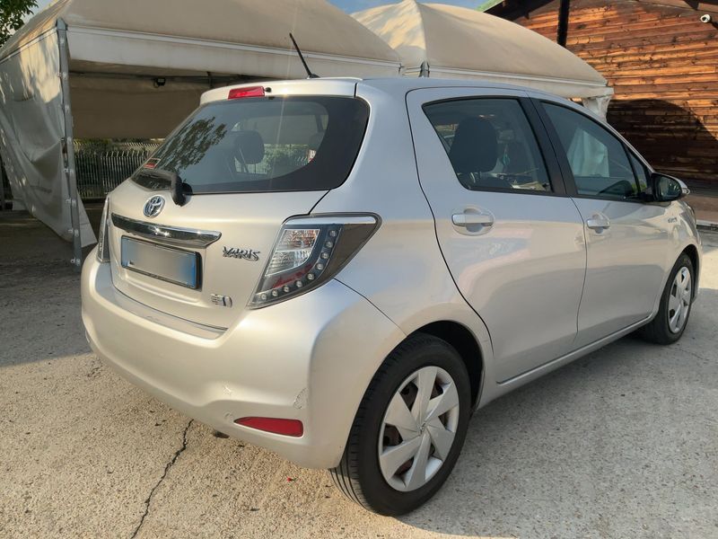 Toyota Yaris 1.5 Hybrid Lounge 2014 – снимка 8