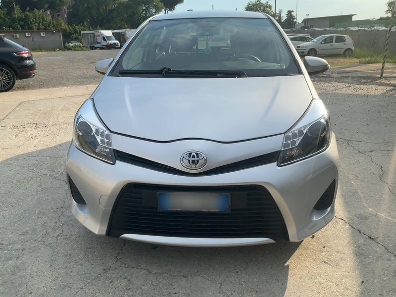 Toyota Yaris 1.5 Hybrid Lounge 2014 – снимка 14