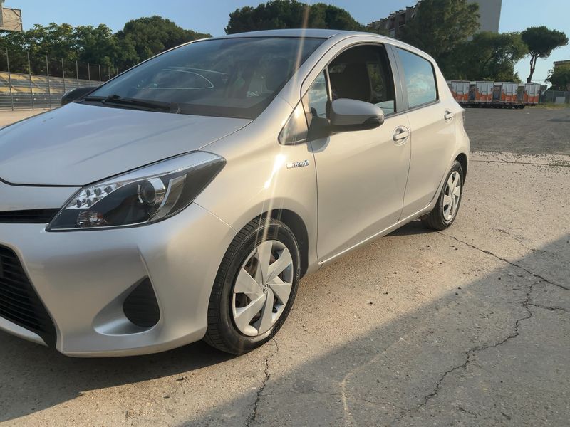 Toyota Yaris 1.5 Hybrid Lounge 2014 – снимка 2