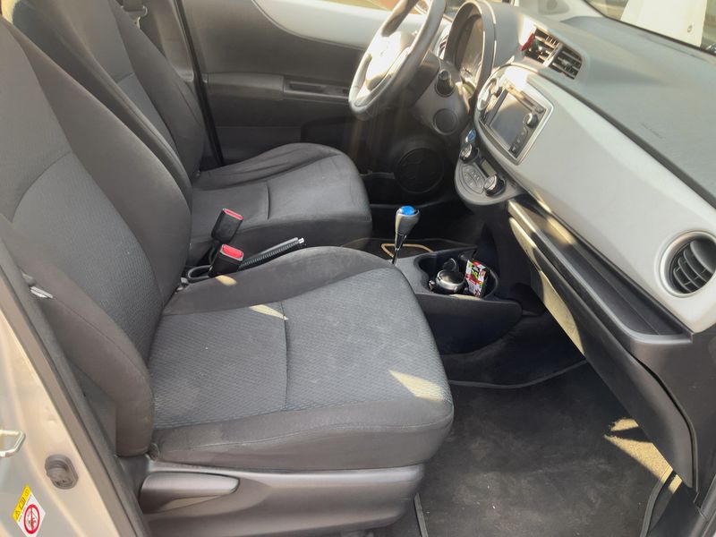 Toyota Yaris 1.5 Hybrid Lounge 2014 – снимка 16