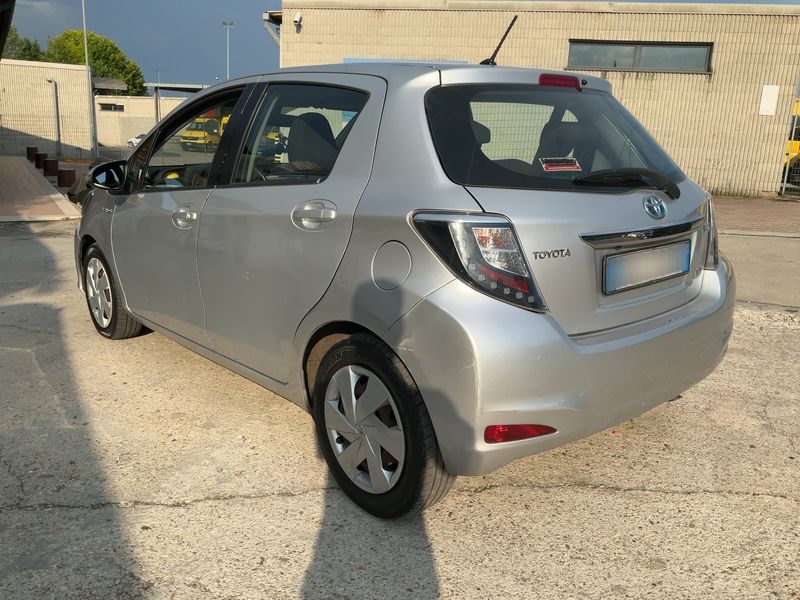 Toyota Yaris 1.5 Hybrid Lounge 2014 – снимка 6