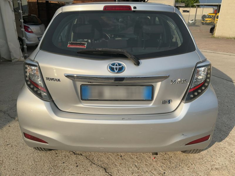 Toyota Yaris 1.5 Hybrid Lounge 2014 – снимка 7