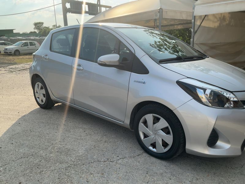 Toyota Yaris 1.5 Hybrid Lounge 2014 – снимка 12