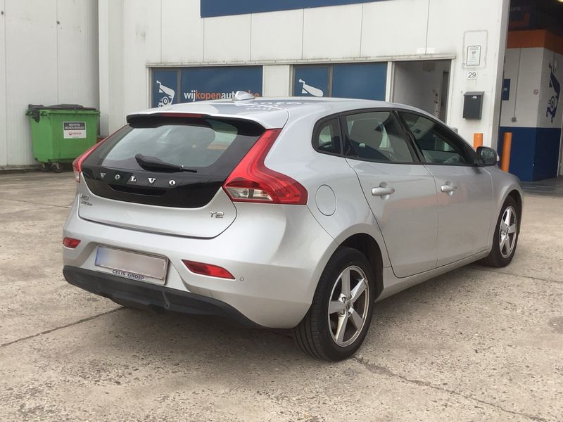 Volvo V40 1.5 Kinetic 2018 – снимка 8